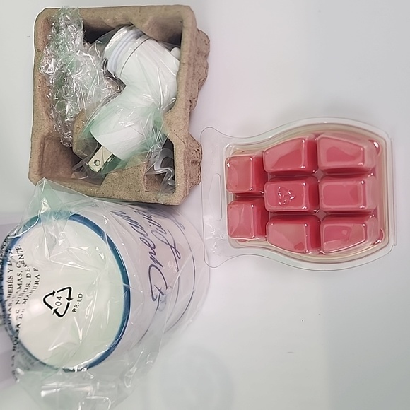 NEW, Set of 2, Scentsy Dream it, Live it, Love it. Warmer and Bar. - Picture 16 of 16